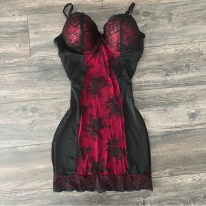 Marilyn Monroe Black and Red Floral Lace Chemise